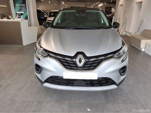 Renault Captur TECHNO E-TECH HEV - Only 4,000 Km - - Image 4