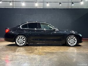 BMW 3-Series 2.0 HYBRID - MULTI FUNCTION STEERING - Image 3