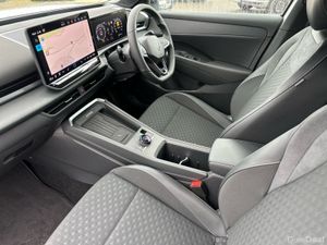 Volkswagen T-Roc R-LINE 1.5TSI 150HP AUTO MHEV - Image 2