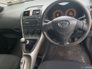 Toyota Auris 2007 - Image 2