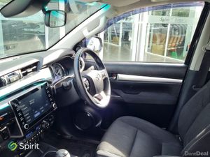 Toyota Hilux 2.8 SR5  AUTO - Image 3