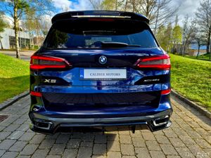 BMW X5 45e XDRIVE M-SPORT // SKYLOUNGE SUNROOF - Image 3