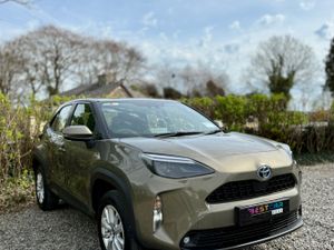 2023 Toyota Yaris Cross 1.5 Hybrid Luna Automatic - Image 2