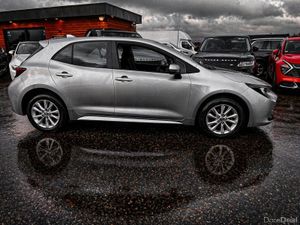 231 Toyota Corolla 1.8 HYBRID AUTOMATIC - Image 3