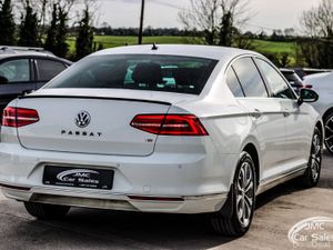 2017 VOLKSWAGEN PASSAT HIGHLINE - Image 4