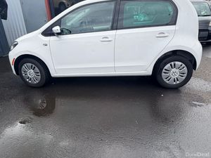 2014 Volkswagen up - Image 2