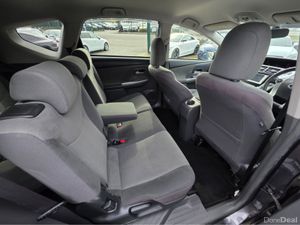 Toyota Prius 7 SEATER FAMLY MPV 1.8  AUTOMATIC - - Image 4