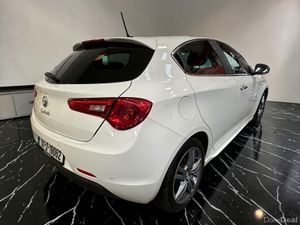 Alfa Romeo Giulietta 1.6 JTDM-2 105 bhp Exclusive - Image 3