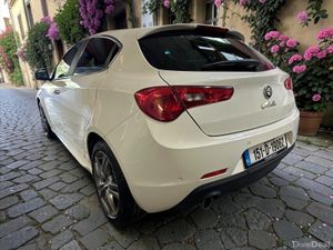 Alfa Romeo Giulietta 1.6 JTDM-2 105 bhp Exclusive - Image 4