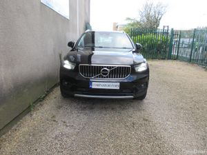 Volvo XC40 1.5 HYBRID T5 262 BHP PAN ROOF - Image 2
