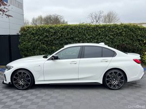 BMW 3-Series 330e M-SPORT COMPETITION 2.0 HYBRID / - Image 3