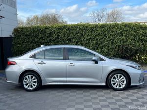 Toyota Corolla LUNA 1.8 HYBRID // DIGITAL CLUSTER - Image 2