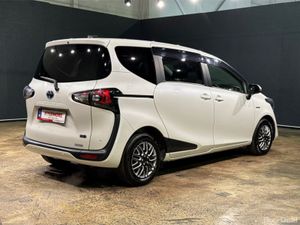 Toyota Sienta 1.5 HYBRID - 7 SEATER - BLACK HALF L - Image 4