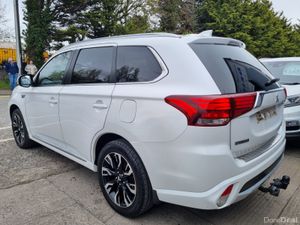 2016 MITSUBISHI OUTLANDER GX4H PETROL PLUG IN - Image 4