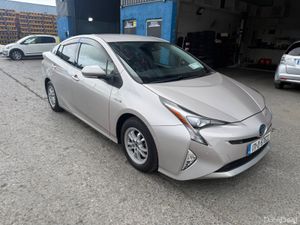 2017 Toyota Prius Hybrid Auto/ G leather Top spec - Image 3