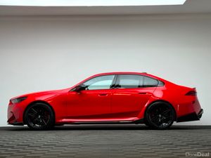 BMW M5 M5 4.4 PHEV 727HP HELLROT RED - Image 4