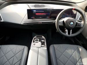 BMW iX M70 - Image 4
