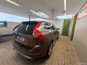 Volvo XC60 D4 163BHP R-DESIGN 5DR D3 - Image 4
