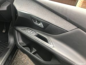 191 Peugeot 3008 1.2 Petrol Allure s/s 130Bhp - Image 4