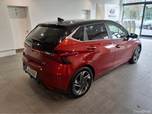 Hyundai i20 DELUXE 2 TONE ** Very Low kms ** - Image 2