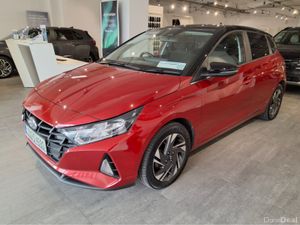 Hyundai i20 DELUXE 2 TONE ** Very Low kms ** - Image 4