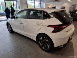 Hyundai i20 DELUXE PLUS AUTOMATIC - 1 Owner - Low - Image 3