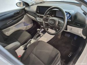 Hyundai i20 DELUXE PLUS AUTOMATIC - 1 Owner - Low - Image 4