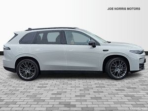 Leapmotor C10 DESIGN REEV 5DR AUTO HYBRID 985 KM R - Image 4