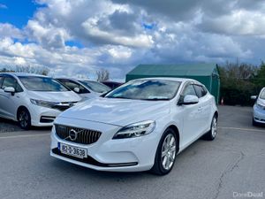 VOLVO V40 2018 R-DESIGN 2.0, DIESEL - Image 3