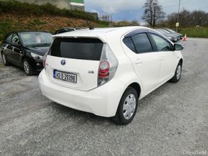 2014 Toyota Aqua - Image 4