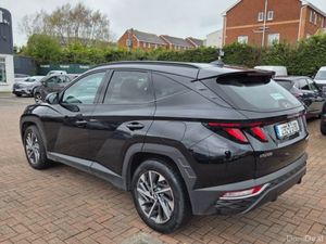 Hyundai Tucson ix35 Executive 5DR - Image 3