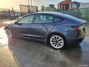 202 Tesla Model 3 Standard Plus 3 - Image 4