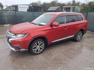 2018 Mitsubish Outlander 4x4 7 seater - Image 2