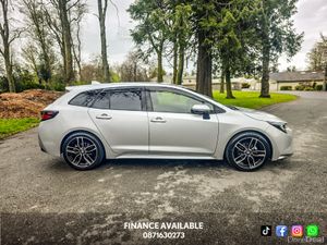 Toyota Corolla 1.8 Hybrid Luna Touring Sports - Image 4