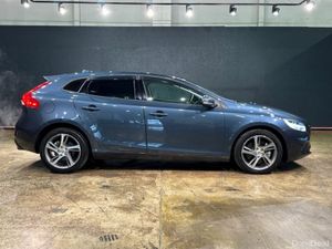 Volvo V40 1.5 AUTOMATIC - BEIGE LEATHER UPHOLSTERY - Image 3