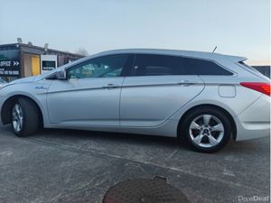 Hyundai i40 1.7 Crdi Style BLU Driv 5DR - Image 2