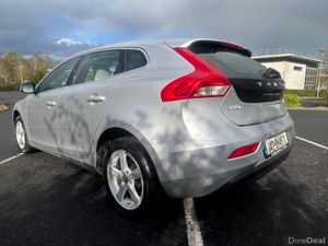 Volvo V40 2014 - Image 2