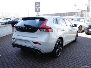 2016 VOLVO V40 ESTATE 2.0 D4 5DR AUTO - Image 4