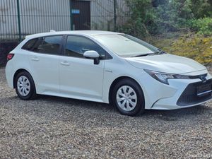 2019 Toyota Corolla Touring Hybrid - Image 3