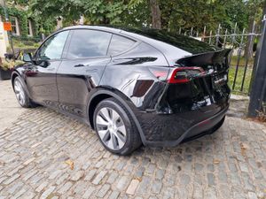 2025 (251) Tesla Model Y Long Range - Image 2