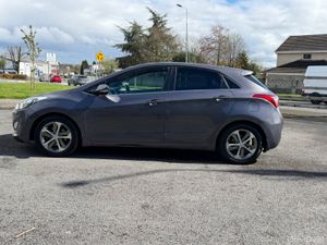 ABSOLUTELY IMMACULATE 2016 HYUNDAI I30 - Image 4