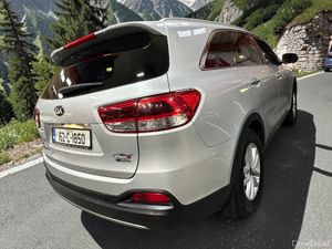 Kia Sorento Platinum 2WD Leather *Priced to Sell* - Image 2