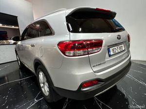Kia Sorento Platinum 2WD Leather *Priced to Sell* - Image 4