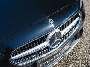 Mercedes-Benz C-Class 180 Auto--Avantgarde--Low KM - Image 3