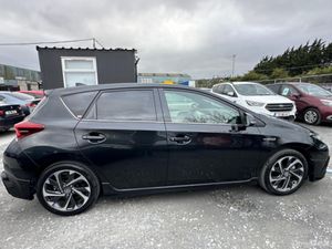 Toyota Auris 1.8L Automatic Petrol Hybrid Low Mile - Image 4