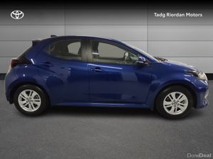 Toyota Yaris 1.5 HYBRID LUNA 4DR AUTO - Image 3