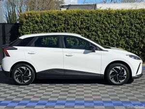 MG MG4 MG4 EXCLUSIVE 51KWH // APPLE CARPLAY/ANDROI - Image 2