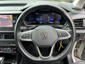 Volkswagen T-Cross LIFE 1.0 TSI // APPLE CARPLAY/A - Image 4