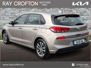 Hyundai i30 Petrol Deluxe Turbo - Image 3