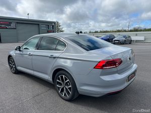 2022 Volkswagen Passat SEL 2.0 TDI - Automatic - Image 2